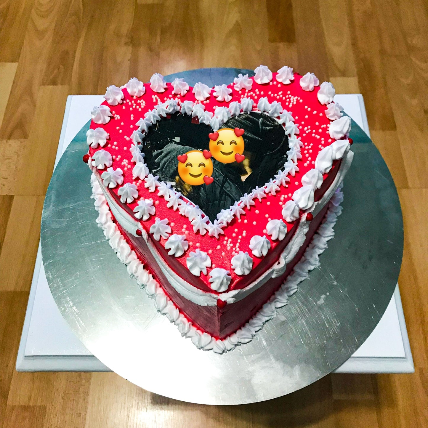 Kalpli ve Fotoğraflı Aşk Pastası