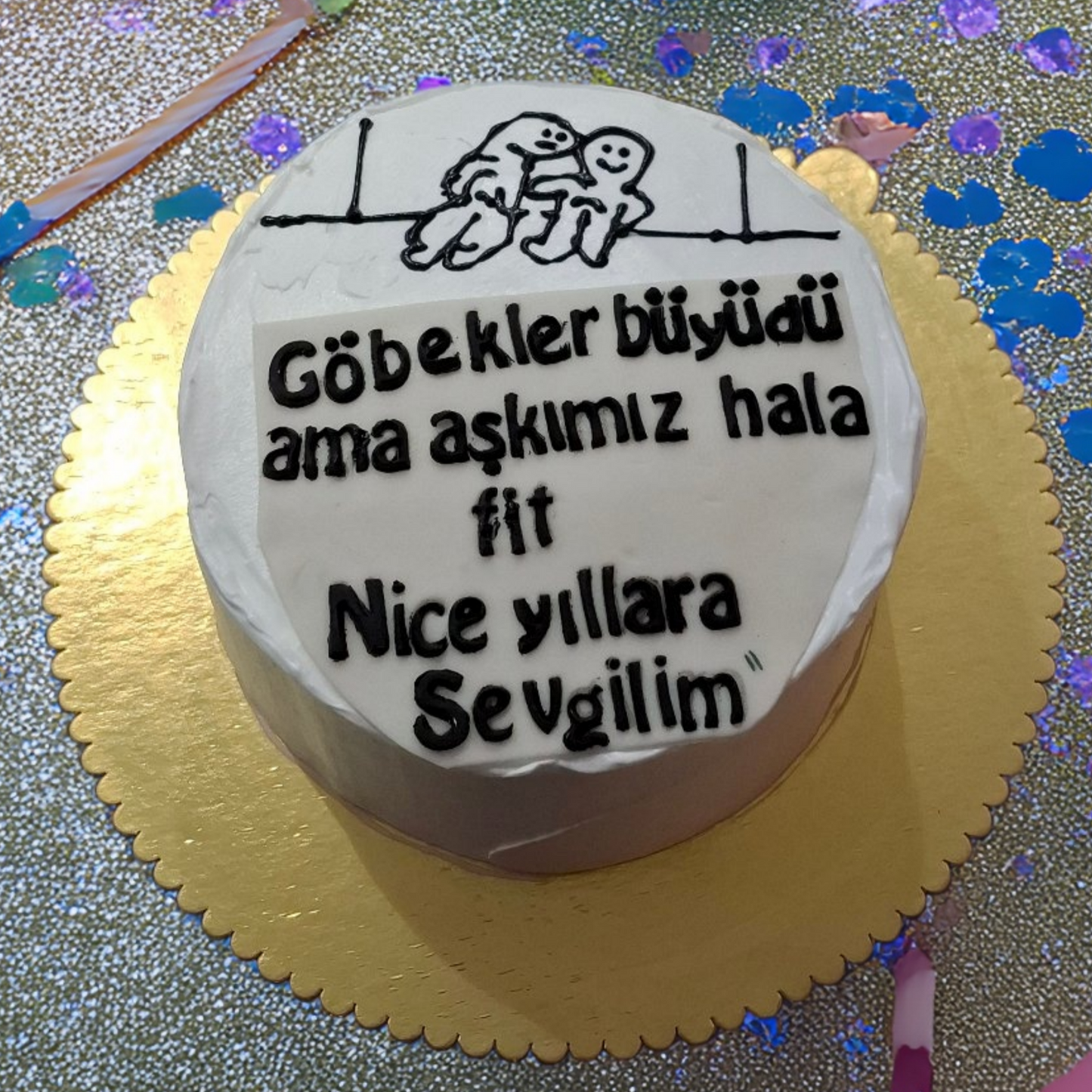 Mizahi “Göbekler Büyüdü Ama Aşkımız Fit” Pasta