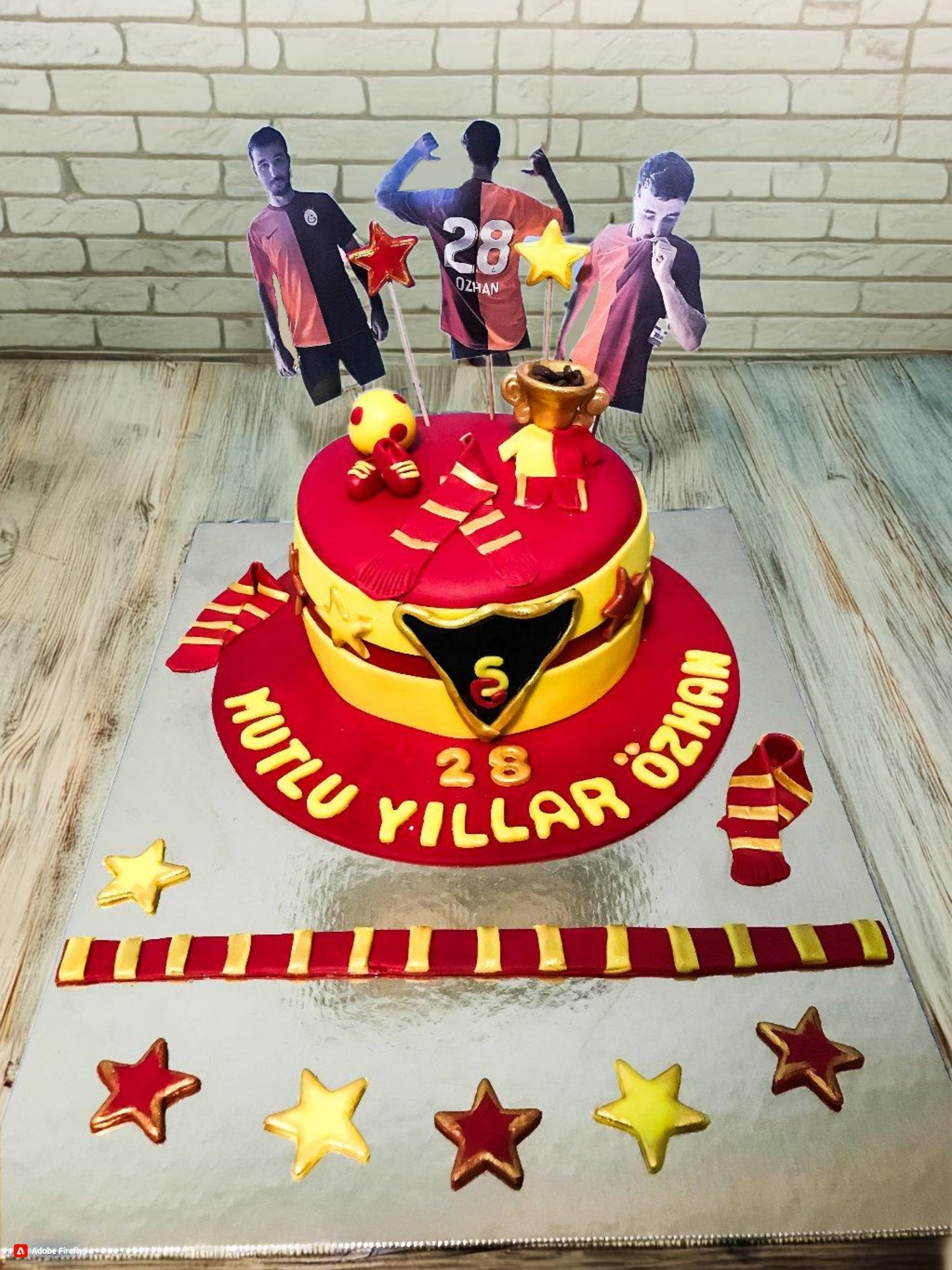 Galatasaray Taraftar Pastası Kişiye Özel Fotoğraflı